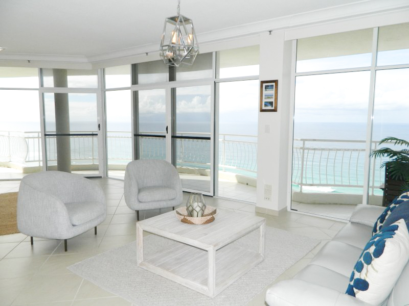 2nd Ave Beachside Apartments Lounge room
